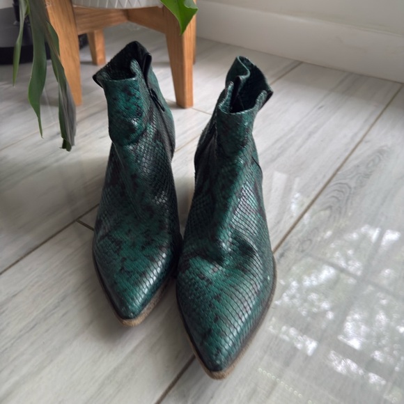 Vero Cuoio Ankel Boot Heels Snakeskin Western Style Size 8.5 - Picture 1 of 11